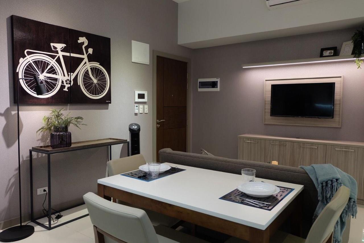 One Uptown Residence Тагиг Экстерьер фото